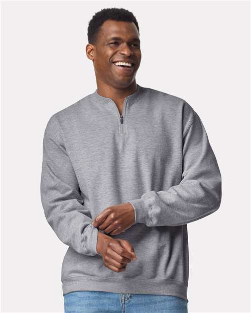 Gildan SF008 - Unisex Softstyle® Midweight 1/4 Zip Sweatshirt