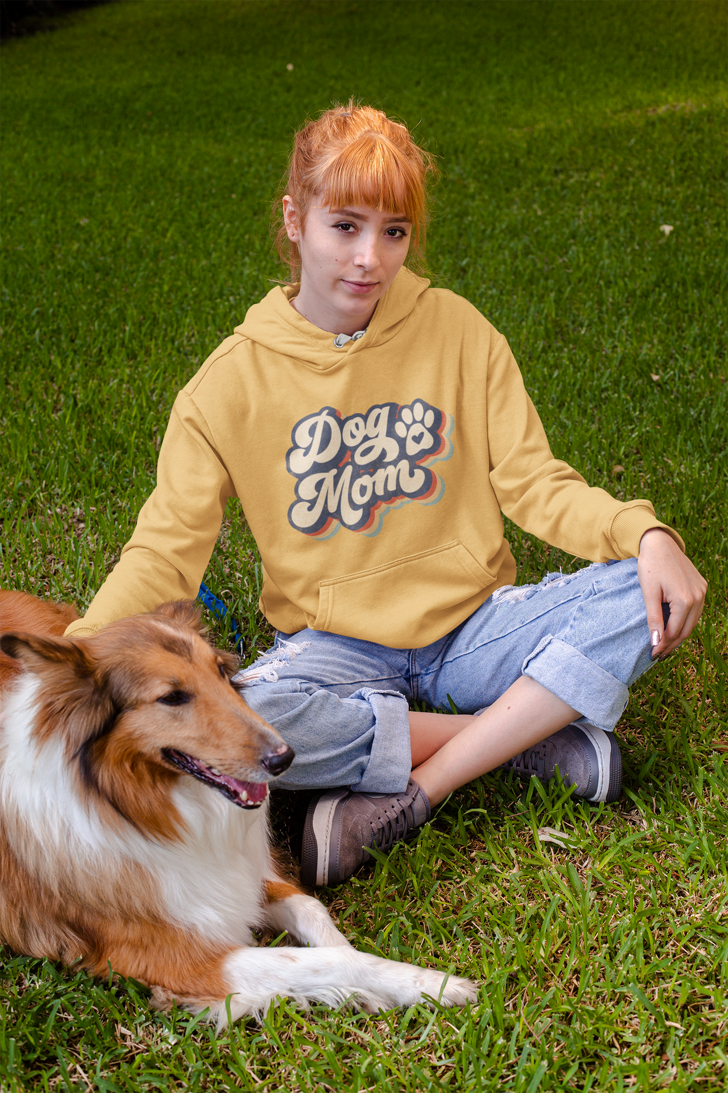 🐾 Dog Mom – Retro Paw Love | DTF Transfer FT719